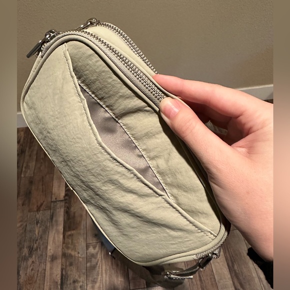 HTF Lululemon Camera Crossbody Bag - Picture 6 of 8